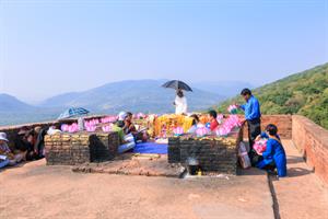Rajgir – Bodhgaya (80 Km / 2 Hrs)